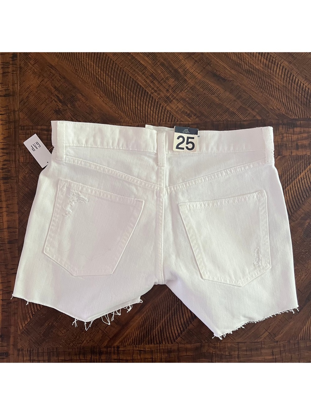 GAP "Low Stride" Distressed White Denim Shorts • Low Rise & Raw Hem • Size 25 - Picture 5 of 10